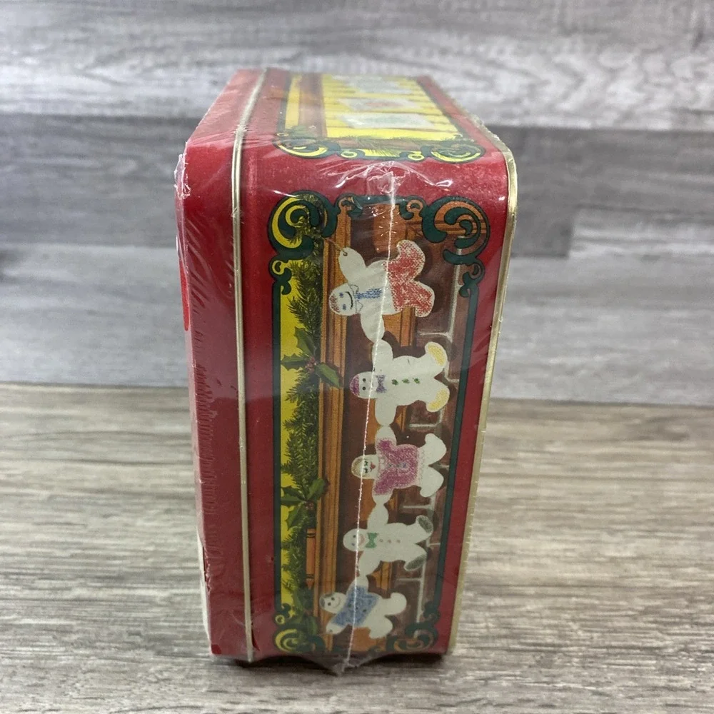 Crayola Holiday Tin 1992 Unisex OS Red NEW 1st‎ Edition 64 Crayons Bear Ornament